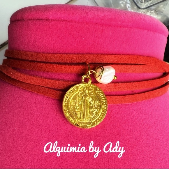 RED SUEDE AND SAINT BENEDICT MEDAL GOLD DAINTY CHOKER NECKLACE - Picture 1 of 1
